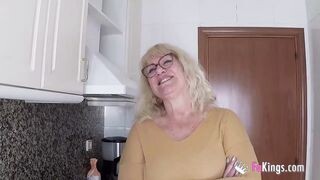 Zsenge krapek és a szexéhes nagymami
