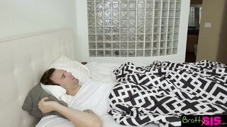 Perverz fiatal csajszika a nevelő faterjával baszik