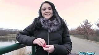 Orosz fiatal csajszi pénzért közösül