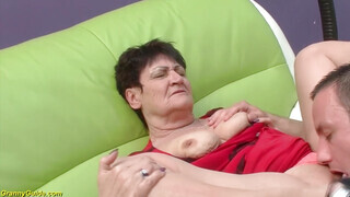 Koros érett nő és a tini fickó