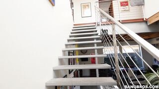 Csöcsös világos szőke csajszi hátsó lyukba rakva