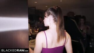 Riley Reid kap pár barna dárdát