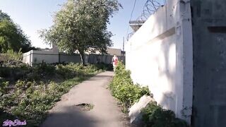 Tinédzser lány lovagolja a fószer faszát