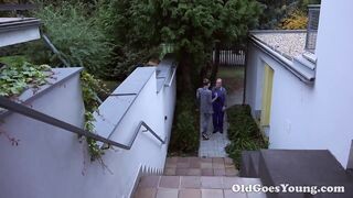 Fater lerendezi a zsenge macát