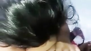 Amatőr kreol csajszi cumizik