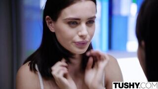 Lana Rhoades segglyukba tolva