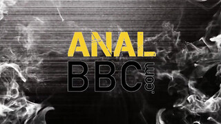 Anna De Ville élvezi a hatalmas kukacot