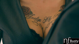 Anna Bell Peaks a tetkós szívdöglesztő cunci