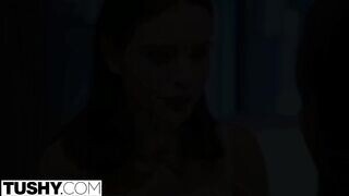 Lana Rhoades fenekét egy csoki fószer bassza