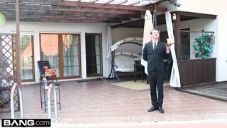 Termetes mellű milf kettő fügyit kap