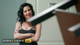 Brazzers - Veronica Avluv segge megkúrelva