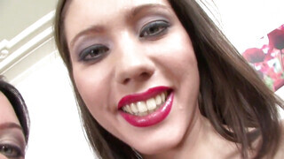 Legalporno - Alysa és Aspen hátsó nyílásba kurelva