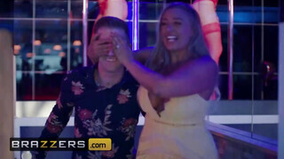 Brazzers - Blanche Bradburry imádja a méretes dákót