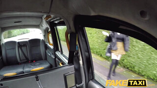 Fake Taxi - Szoknyás fiatal lány a taxissal dug
