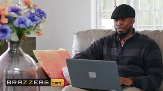 Brazzers - Ember Snow és a barna kukac
