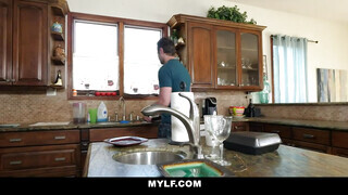 Mylf - Cali Lee a csinos dél amerikai milf