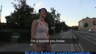 PublicAgent - Rövid hajú szuka kamatyolni akar