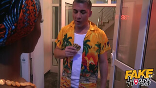 Fake Hostel afrikai maca és egy latin amerikai vagina közösen