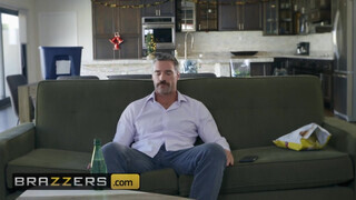 Brazzers - a tetkós pornós maca elpusztítva