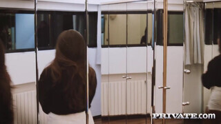 Private com - a főnöknek elégg méretes hímvesszője van
