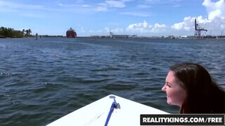 Reality Kings - Bella Baby segge is megrakva