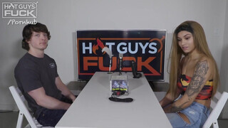 Spanyol fiatal pipi és a sportos krapek - Hot Guys Fuck