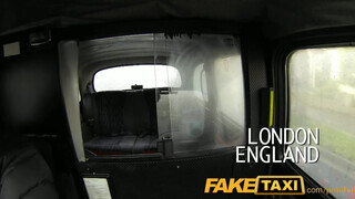 FakeTaxi - gigászi keblű debella maca a taxiban