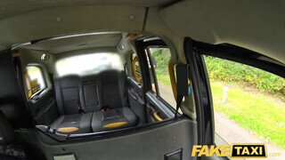 Fake Taxi - Óriási csöcsű milf megdöngetve a hátsó ülésen