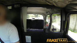 FakeTaxi - Rio Lee a termetes kannás fekete csajszika