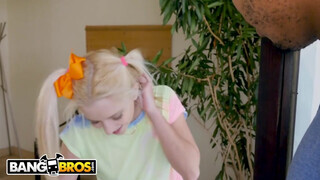BANGBROS - Riley Star kedveli a csoki hímvesszőt