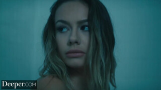 Deeper - Naomi Swann a perverz kicsike maca