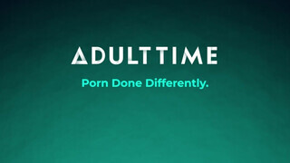 ADULT TIME - Sizi Sev barna puncijába méretes hímtagot kap