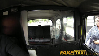 FakeTaxi - gigantikus kannás maca nem akar fizetni