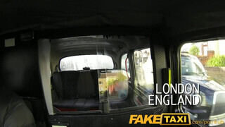 FakeTaxi - tini csajszika orálozza az korosodó taxist