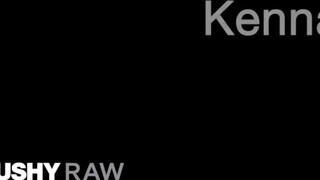 TUSHYRAW - Kenna James szűk popója megdöngetve