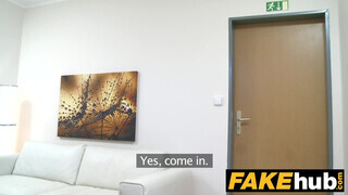 Fake Agent - ártatlan csoki csajszika és a pöcs esete