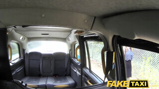 Fake Taxi - idősebb csajszi gigászi pélót akar