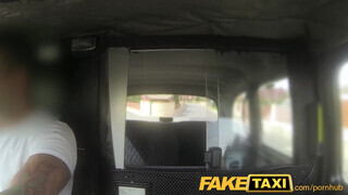 FakeTaxi - spriccelős puncijú prágai gádzsi