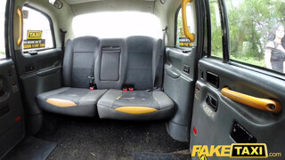 Fake Taxi - Csöcsös csajszika kufircol a hátsó ülésen