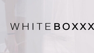 WhiteBoxxx - kicsmellű nőci keményen megdugva