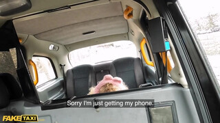 Fake Taxi - Izgató latin amerikai lány meghágva a taxiban
