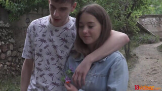 18videoz - tinédzser fiatal páros kényelmesen