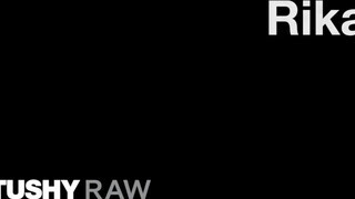 TUSHYRAW - Rika seggel lovagolja meg a gigászi kukit
