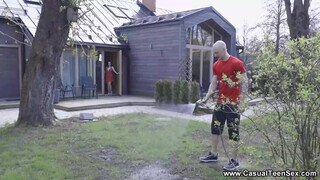 Casual Porno - rojtos pinájú fiatal csajszika