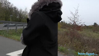 Public Agent - Kiki Minaj a brit zsenge pipi