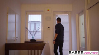 Babes - Paula Shy a gigászi cickós csajszi