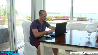Michelle Martinez a cuki latin amerikai zsenge - Naughty America