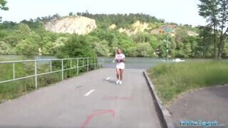 Public Agent - Hatalmas csöcsű szép popós csajszi