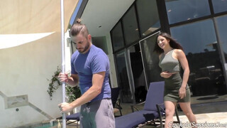 Abella Danger a csávója előtt kefél