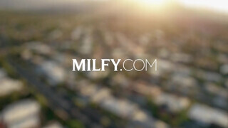 MILFY - Penny Barber lyuka megkúrva